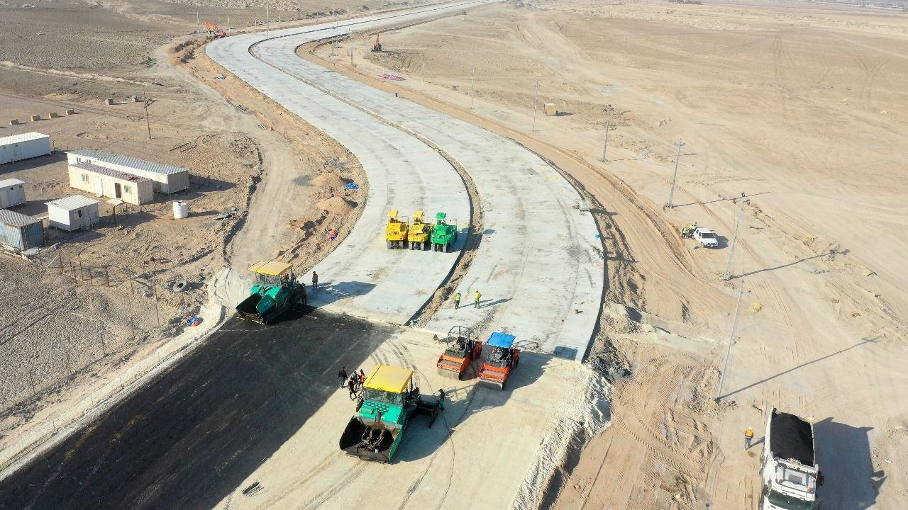 Aerial view of MKC paving crews on the Umm Qasr port road